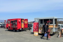 屋台の出店で開催を盛り上げた