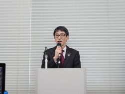 あいさつに立つ北口社長