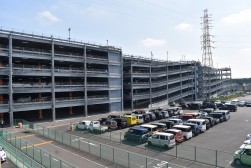 ３０００台収容可能な立体駐車場