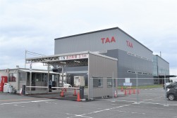 セキュリティ強化を目的に、守衛棟を建設