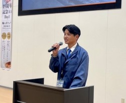 「Day1」開催であいさつに立つ和田会場長代行
