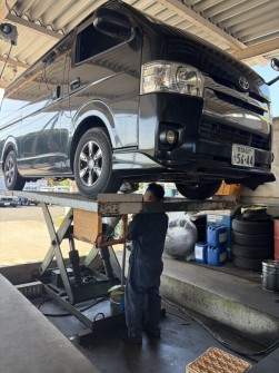 ＤＥ車のエンジンオイルはすでに入手困難に（写真提供＝鹿児島県薩摩川内市のカーショップ宮田）