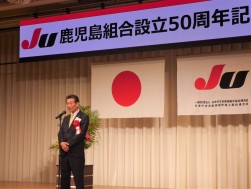 中締めのあいさつに立った海津名誉会長（ＪＵ中販連・ＪＵコーポレーション）