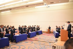 荒家正紀指導環境委員長の発声の元、JU販売憲章の発声が行われた