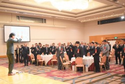 乾杯の発声を行うオリエントコーポレーション　鎌形嘉紀岐阜支店長　