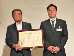 九州三菱の牟田社長に感謝状