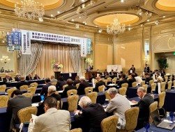多数の会員が総会に参加