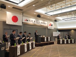 ＪＵ大分の長野浩二会長・理事長の先導で中古自動車販売事業者憲章を唱和