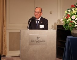 総会であいさつする神保会長