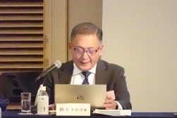 事業報告を行った鈴木欣也専務理事