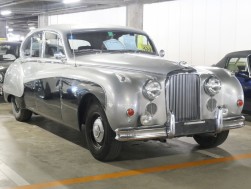 往年のヴィンテージカーが集う