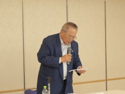 上田会長のあいさつで会議がスタート