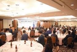 約８０名が出席した懇親会