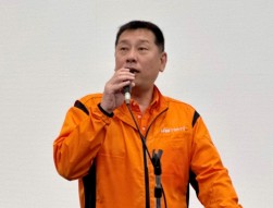 流通委員長の沓澤副理事長があいさつ