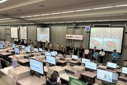 登壇するJU静岡理事一同