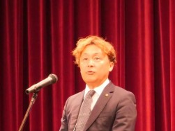 懇親会であいさつに立つJU山口の大和拓也会長・理事長