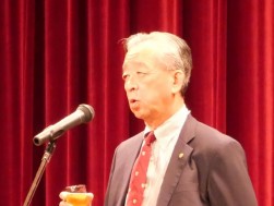 懇親会で乾杯のあいさつを述べるJU鳥取の寺谷泰輔会長・理事長