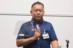 あいさつを述べる後藤会場長