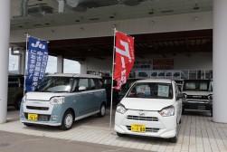 良質車が並ぶ展示場