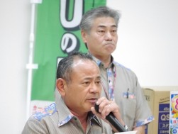 喜納流通委員長があいさつを述べた