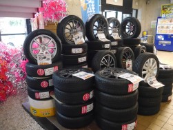 タイヤ・ホイールの品揃えも豊富