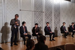 表彰式第二部ではロープレ出場者でディスカッション。司会進行はネクステージ安藤専務（昨年１２月）