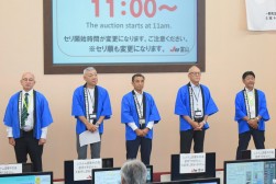 登壇するJU富山執行部