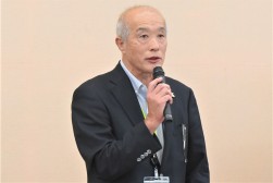 あいさつを述べるJU中部・奥村会長