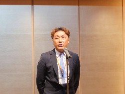 前夜祭で大和理事長が感謝を述べた