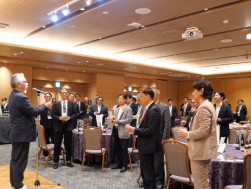中西指導環境委員長の乾杯のあいさつで盛大に開催