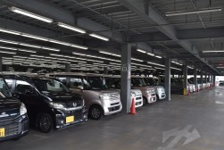 良質車が並ぶ立体駐車場