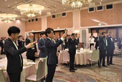 来賓、会員、関係者あわせて約１００名が出席