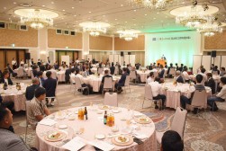 来賓、会員、関係者あわせて約１００名が出席