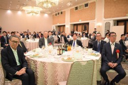 来賓、会員、関係者あわせて約１００名が出席