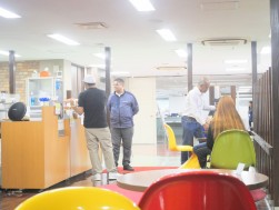会場内の「ベイカフェ」はコミュニケーションの場
