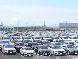 出品台数７３８５台を集める