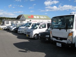 バラエティに富んだ車が出品