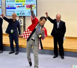 神宮部会長が会場を巻き込み「熱伝導でダイナマイト！」コール