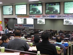 当日の場内　終盤戦まで活発な取引となった