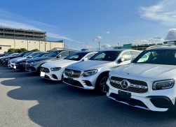 良質の輸入車が並ぶ