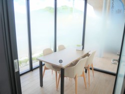 パーク内には個室の商談ルームが４室