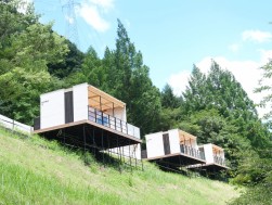 屋根付きプライベートテラスではバーベキューを楽しめる
