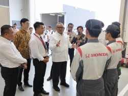 インドネシア労働副大臣が職場を視察（写真はホンダベルノ茨城北、写真提供＝アプティグローバル）