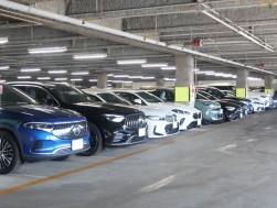 「プレミアムセレクションコーナー」に多数の出品車