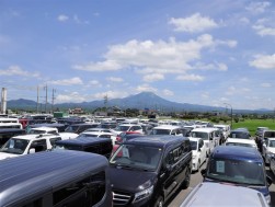 出品ヤード奥には雄大な大山の姿が見える