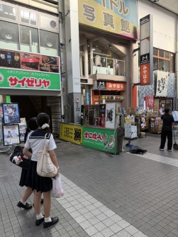熊本市の繁華街でも看板が落ちるなどの被害（写真提供＝ＳＡＮＴＯＭＯ）