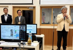 左から佐藤理事長、加藤理事長、安田理事長