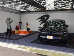 敷地内には「バディカフェニックスプロ」を併設