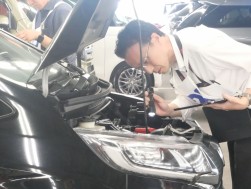 真剣な眼差しで大会に挑む出場者
