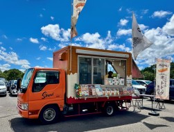 キッチンカーも来場し夏まつりらしさを演出
